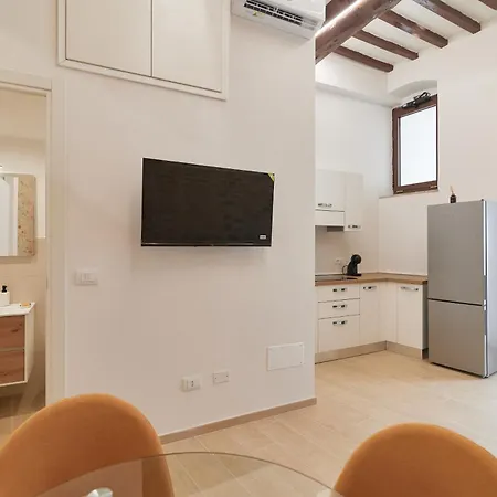 N10 - Modern Flat In Historic Center