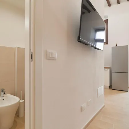 N10 - Modern Flat In Historic Center Apartment